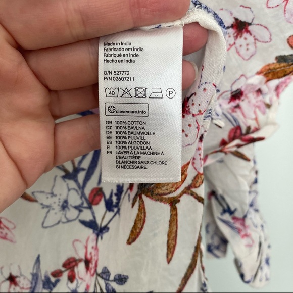H&M floral button down shirt 4 - Picture 2 of 5